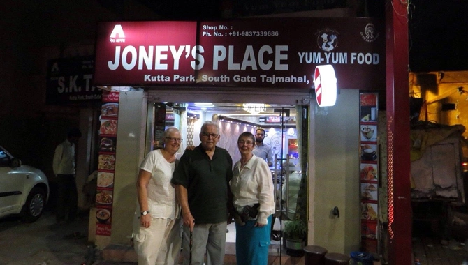 Jonys Place agra