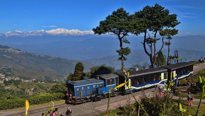 Darjeeling Himalayan Railway (Toy Train)